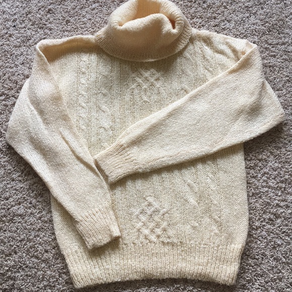 Turtleneck sweater sz M - Picture 4 of 4